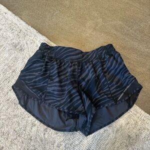 Lululemon Hotty Hot Shorts 2.5” Zebra